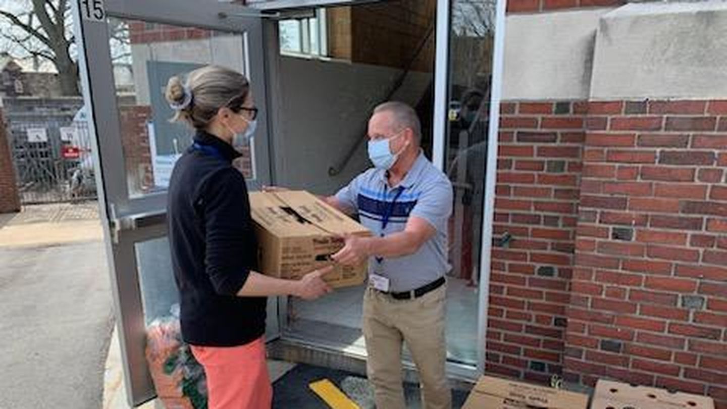 Kelly Dirstine (left) and David S. Novak (right) of Cambridge Health Alliance’s Zinberg Clinic receive a food delivery from Food For Free.